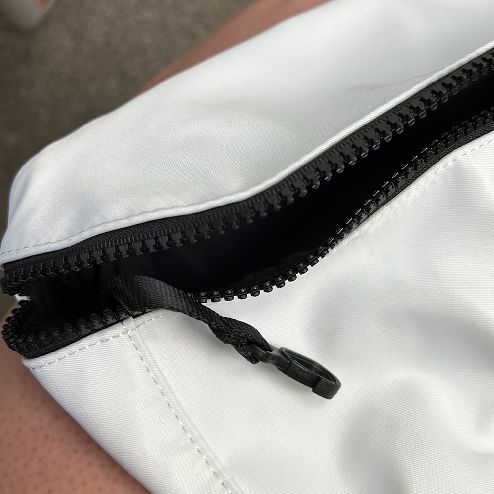 Fabletics The Minimalist Fanny - Picture 4 of 5